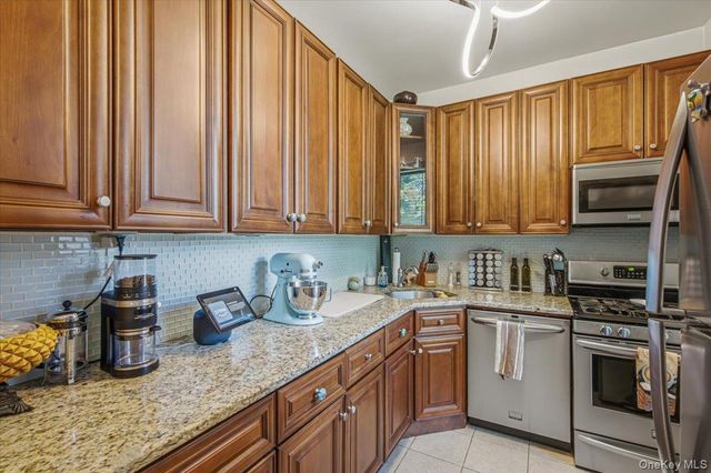 160-15 Powells Cove Boulevard C7, Whitestone, NY 11357