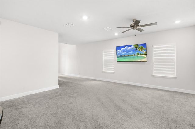 692 NE Turtleback Trail, Port St. Lucie, FL 34983