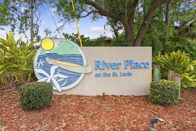 692 NE Turtleback Trail, Port St. Lucie, FL 34983