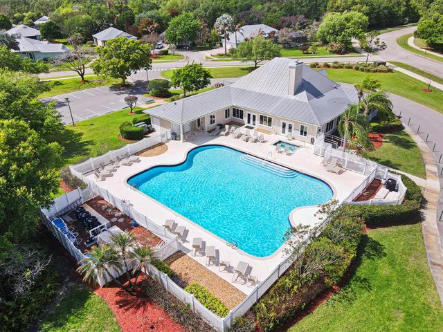 692 NE Turtleback Trail, Port St. Lucie, FL 34983