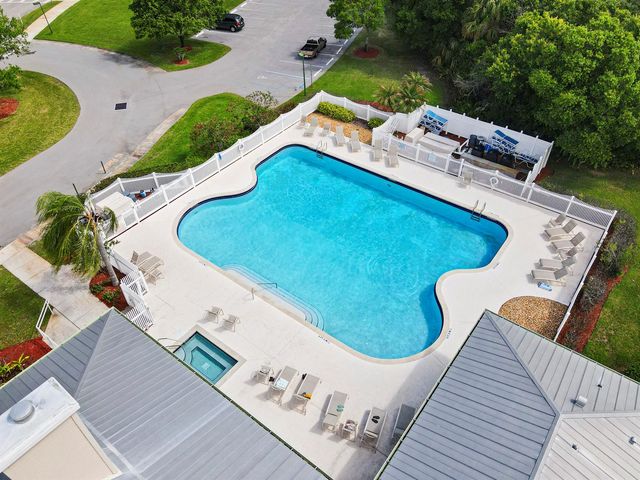 692 NE Turtleback Trail, Port St. Lucie, FL 34983