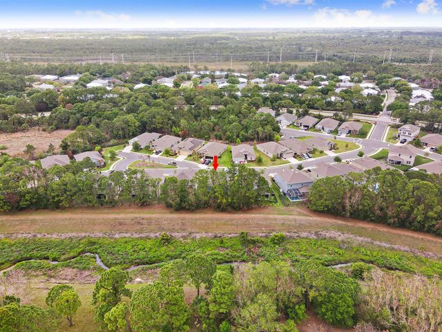 692 NE Turtleback Trail, Port St. Lucie, FL 34983