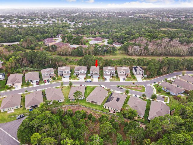 692 NE Turtleback Trail, Port St. Lucie, FL 34983