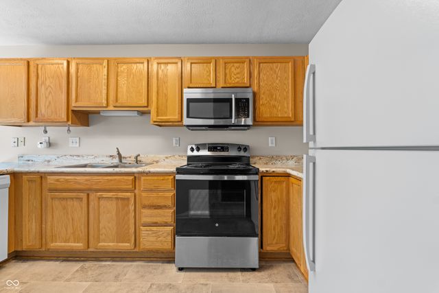 9406 Avon Strand A, Avon, IN 46123