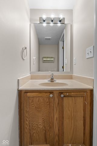 9406 Avon Strand A, Avon, IN 46123