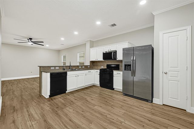 11015 Harston Drive, Tomball, TX 77375