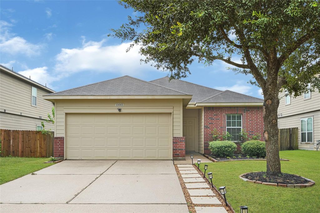 11015 Harston Drive, Tomball, TX 77375
