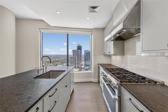 200 Congress Ave 28SW, Austin, TX 78701