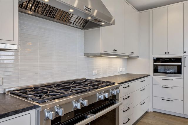 200 Congress Ave 28SW, Austin, TX 78701