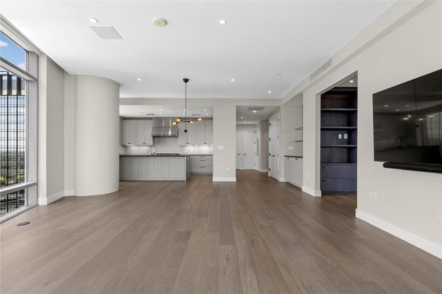 200 Congress Ave 28SW, Austin, TX 78701