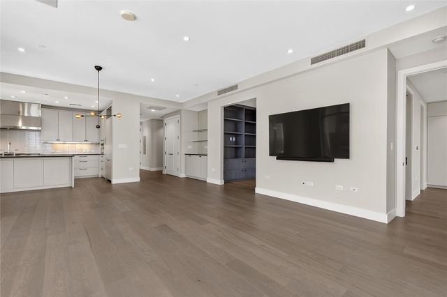 200 Congress Ave 28SW, Austin, TX 78701