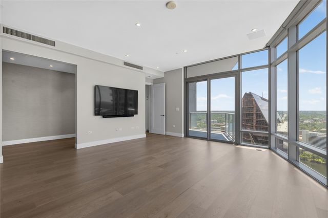 200 Congress Ave 28SW, Austin, TX 78701