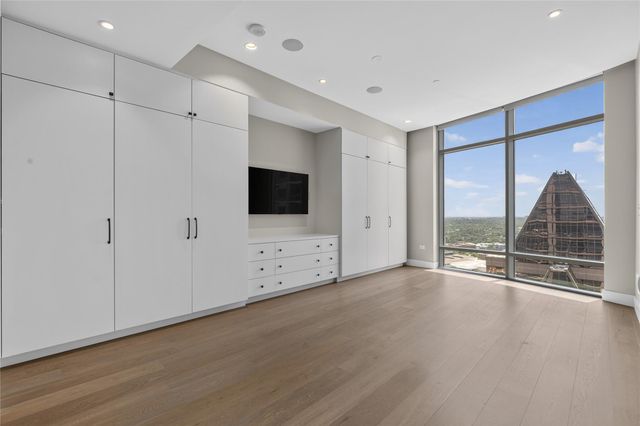 200 Congress Ave 28SW, Austin, TX 78701
