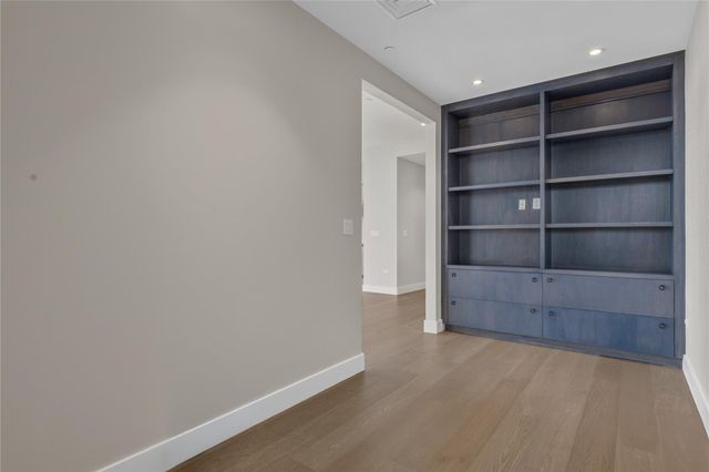 200 Congress Ave 28SW, Austin, TX 78701