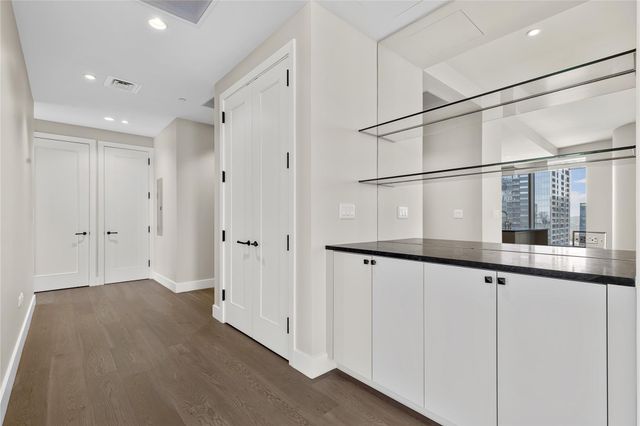 200 Congress Ave 28SW, Austin, TX 78701