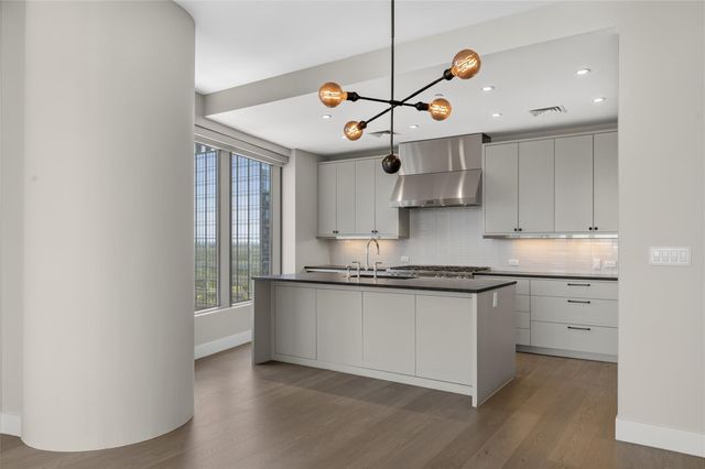 200 Congress Ave 28SW, Austin, TX 78701