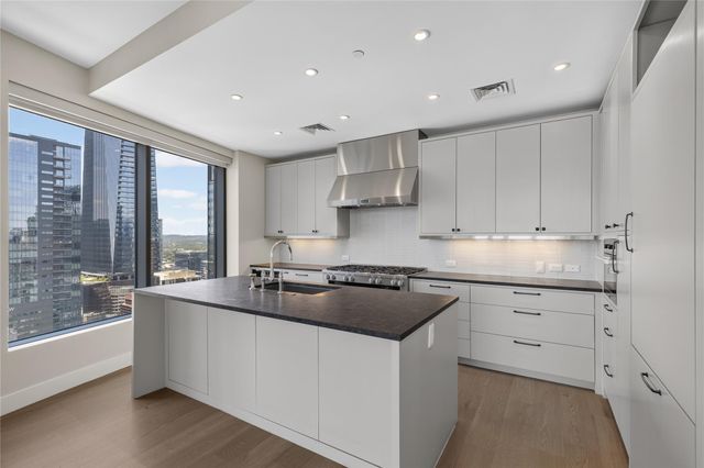 200 Congress Ave 28SW, Austin, TX 78701