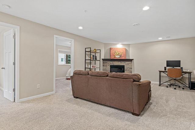4151 Blakewood Drive, Shakopee, MN 55379