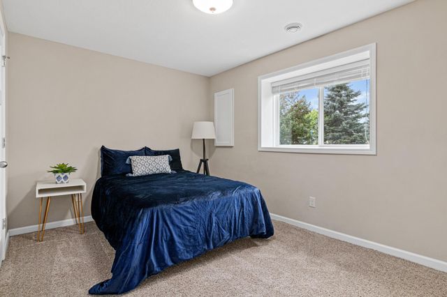 4151 Blakewood Drive, Shakopee, MN 55379
