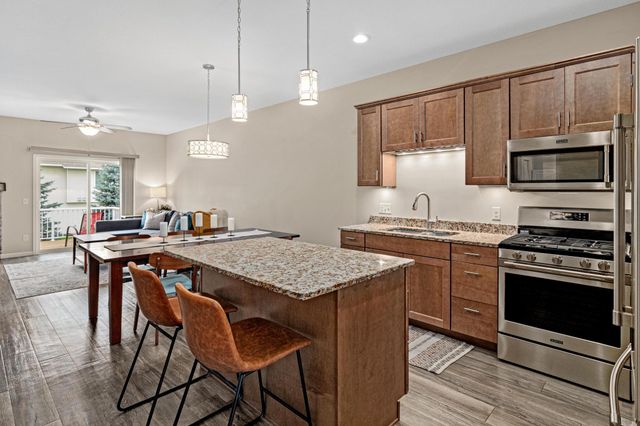 4151 Blakewood Drive, Shakopee, MN 55379