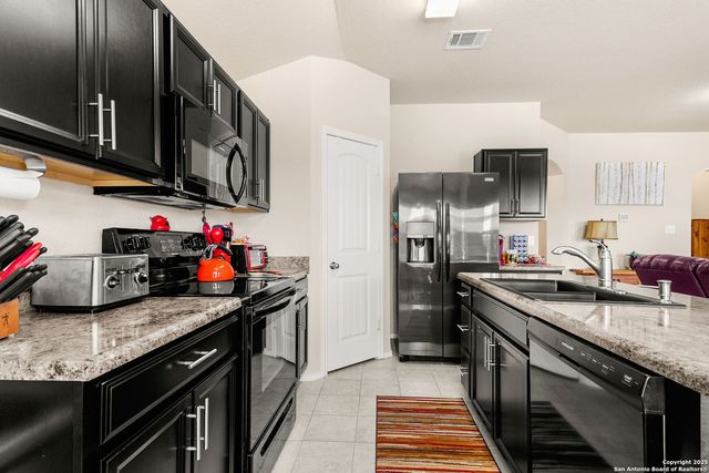1321 W Nolte Farms, Seguin, TX 78155