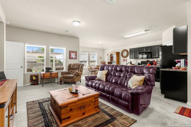 1321 W Nolte Farms, Seguin, TX 78155