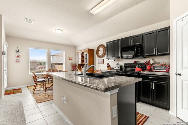 1321 W Nolte Farms, Seguin, TX 78155
