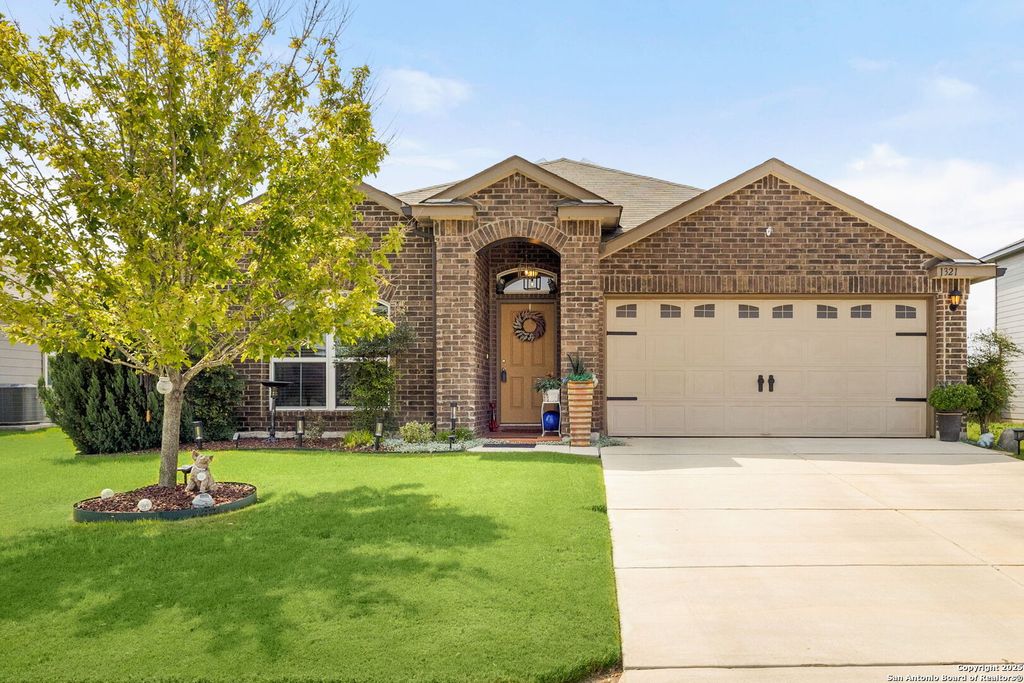 1321 W Nolte Farms, Seguin, TX 78155