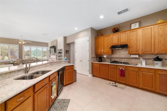 9479 SE 130TH STREET ROAD, Summerfield, FL 34491