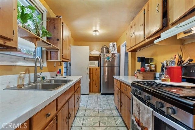 836 Woodlawn, Ontario, CA 91761