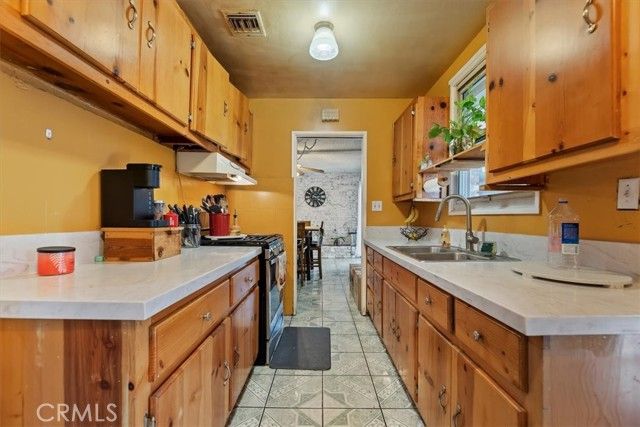 836 Woodlawn, Ontario, CA 91761