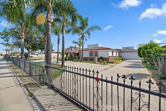 836 Woodlawn, Ontario, CA 91761