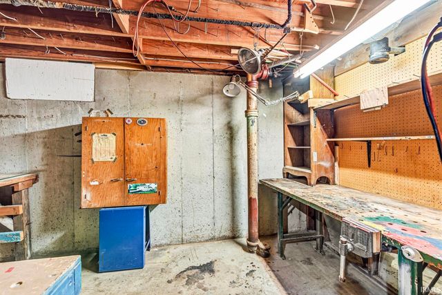 2811 Fredrickson Street, South Bend, IN 46628
