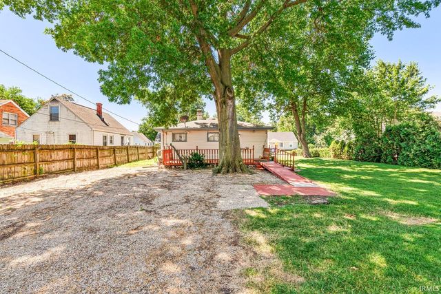 2811 Fredrickson Street, South Bend, IN 46628