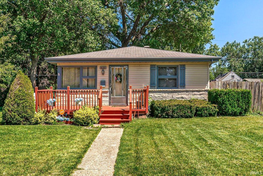 2811 Fredrickson Street, South Bend, IN 46628