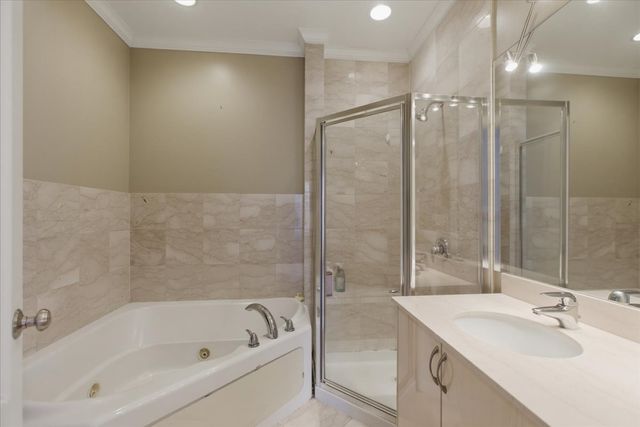 36 S ASHLAND Avenue 202, Chicago, IL 60607