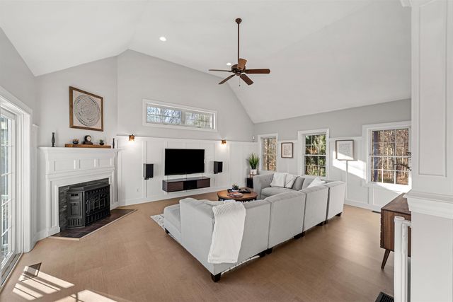 8B Louis Drive, Brookline, NH 03033