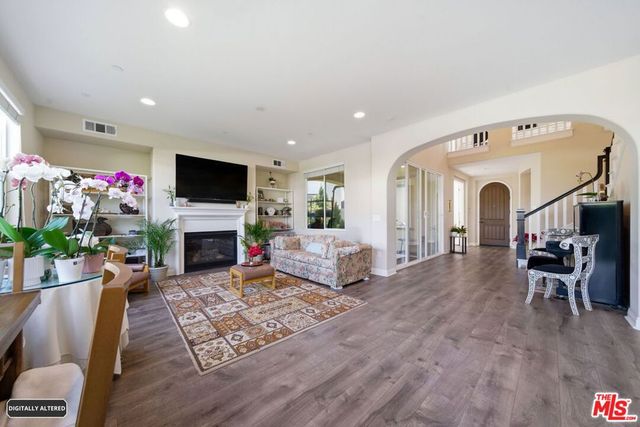 5929 Spelthorne Lane, Los Angeles, CA 90034