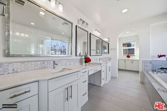 5929 Spelthorne Lane, Los Angeles, CA 90034