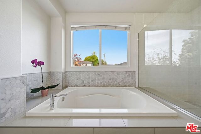 5929 Spelthorne Lane, Los Angeles, CA 90034