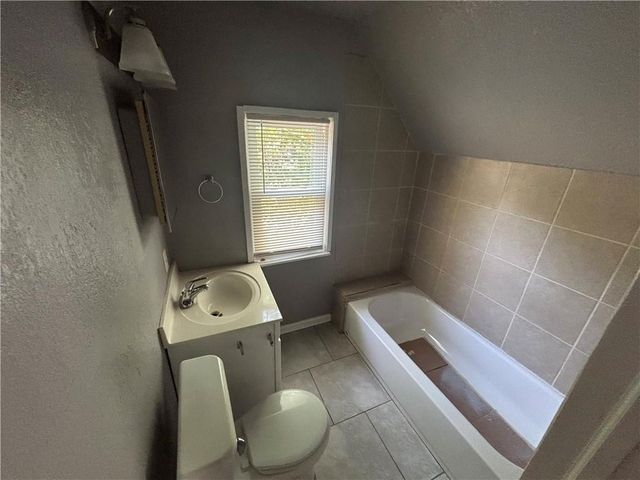 1014 Agnes Avenue, Kansas City, MO 64127