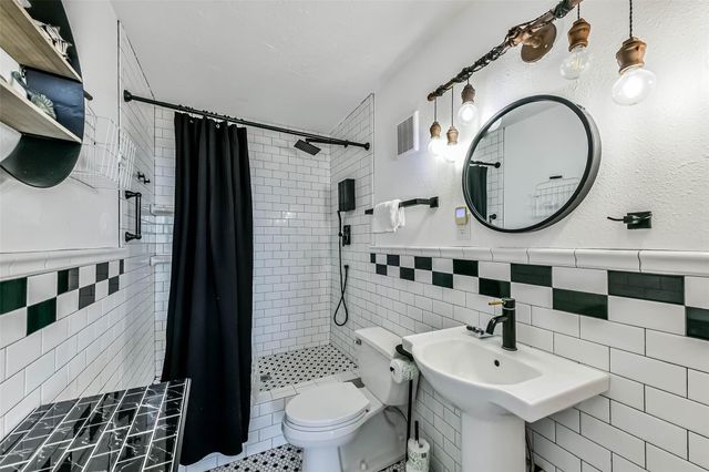 415 E Beach Drive 305, Galveston, TX 77550