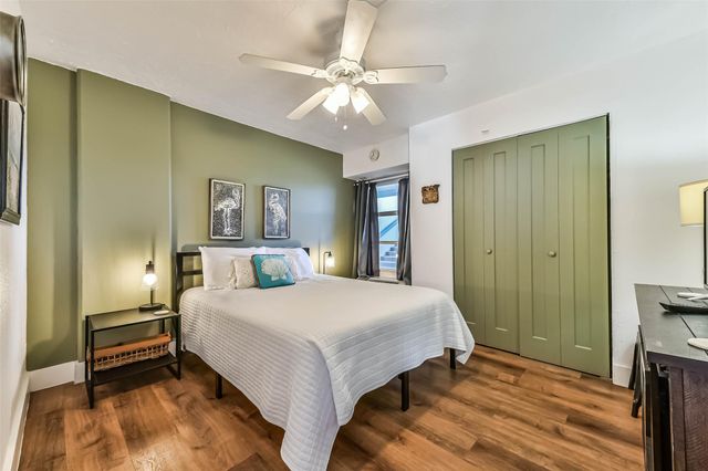 415 E Beach Drive 305, Galveston, TX 77550