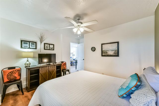 415 E Beach Drive 305, Galveston, TX 77550