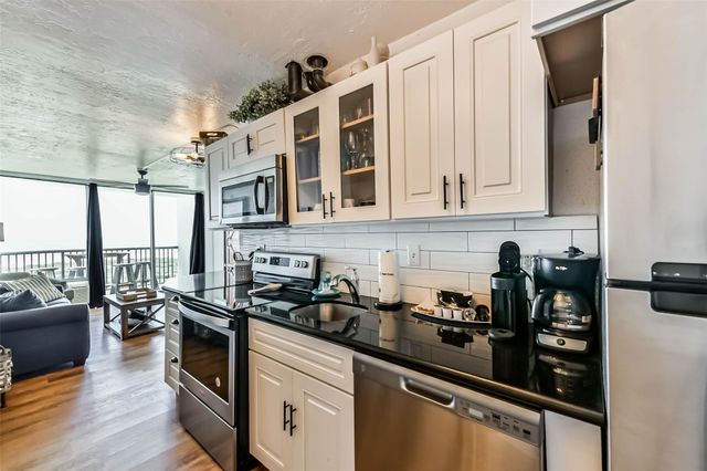 415 E Beach Drive 305, Galveston, TX 77550