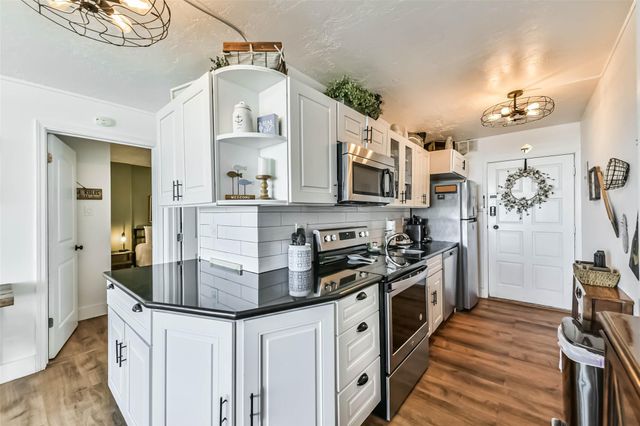 415 E Beach Drive 305, Galveston, TX 77550