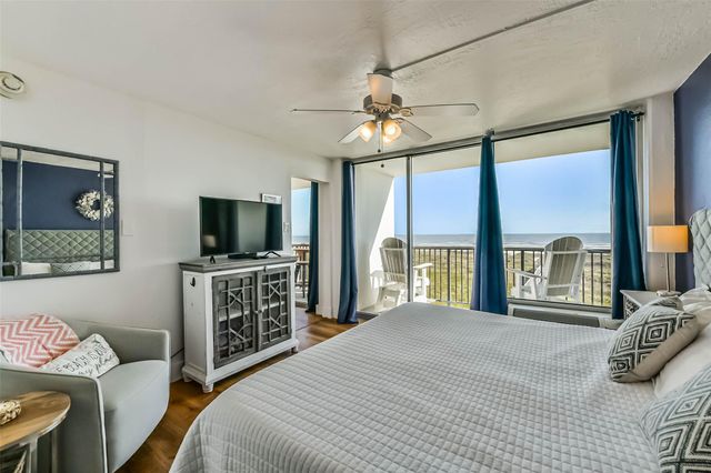 415 E Beach Drive 305, Galveston, TX 77550
