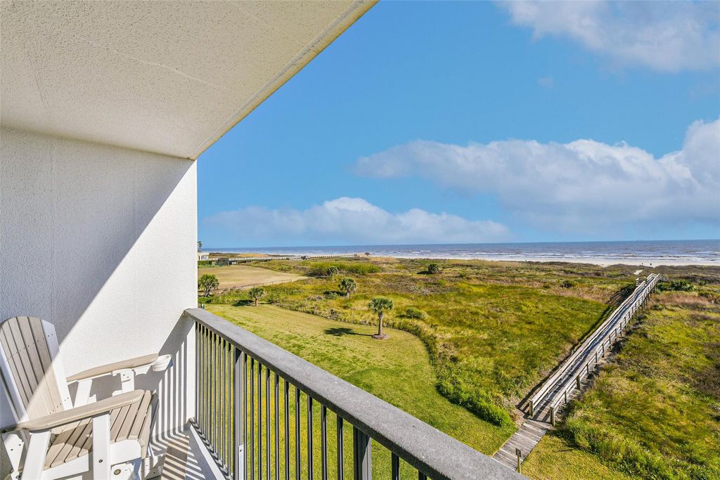 415 E Beach Drive 305, Galveston, TX 77550