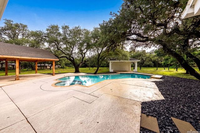 412 Cliffside Dr, Shavano Park, TX 78231