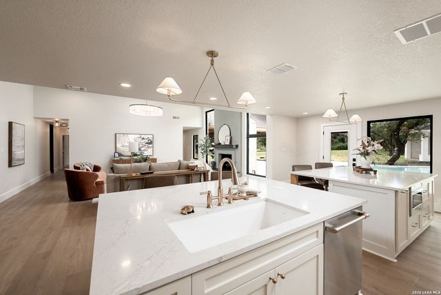 412 Cliffside Dr, Shavano Park, TX 78231